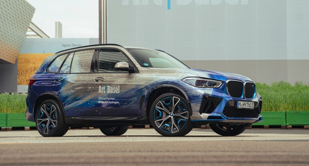 BMW iX5 Hydrogen stiže 2028. s dosegom od 750 kilometara