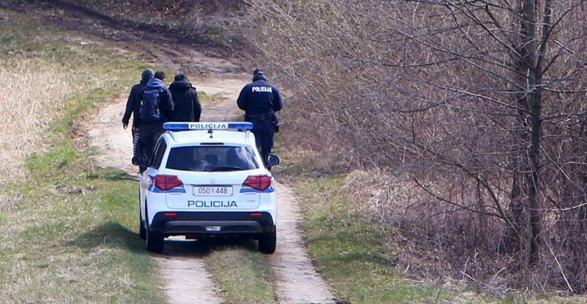 Srbin u autu švercao 17 migranata. Zabio se u stablo kod Jastrebarskog, nađen mrtav