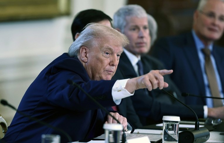 Izvor iz Bijele kuće: Trump je sklon napadu na Iran