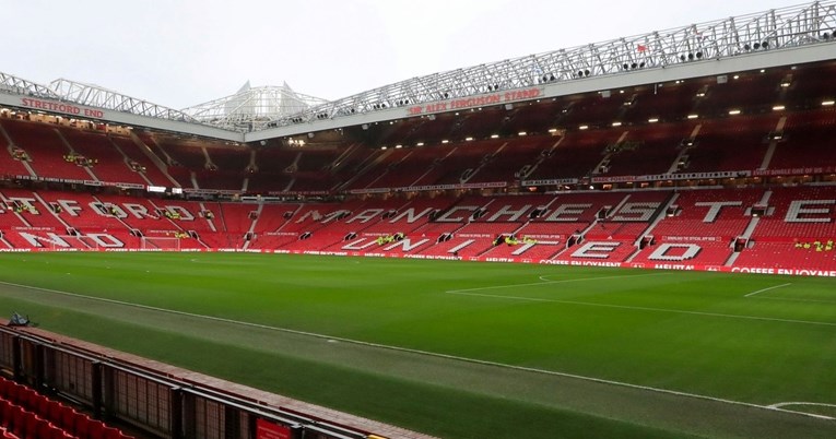 Manchester United tone sve dublje. Old Trafford pogođen najezdom miševa