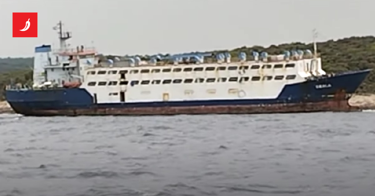 VIDEO Veliki brod u Istri nasukan 9 dana. Ronilac: U njemu je 3 metra mora