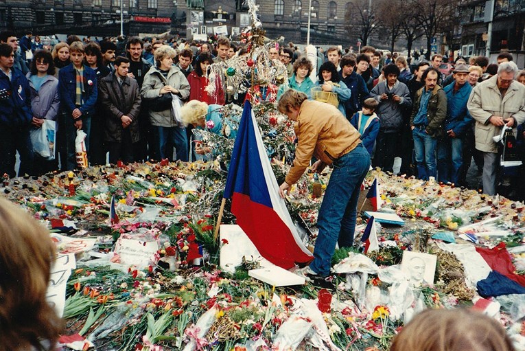 30 godina od Baršunaste revolucije: Milijun Čeha danas ustaje protiv premijera