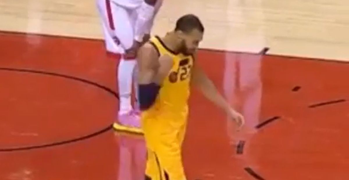 Toronto je toliko uništavao Jazz da se Gobert opalio šakom u glavu