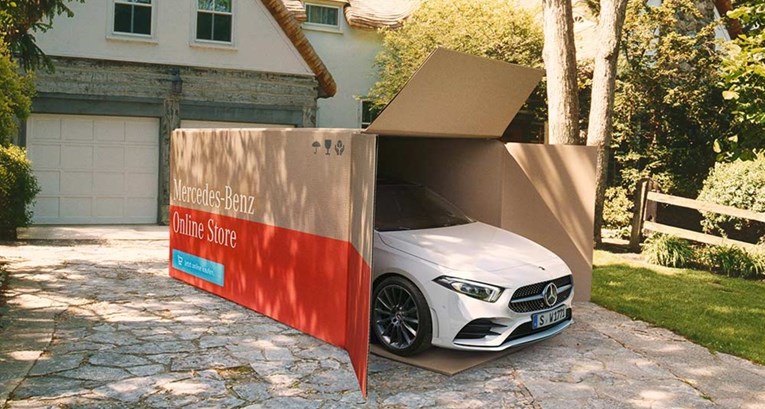 Ovako Mercedes dostavlja automobil pred kuću