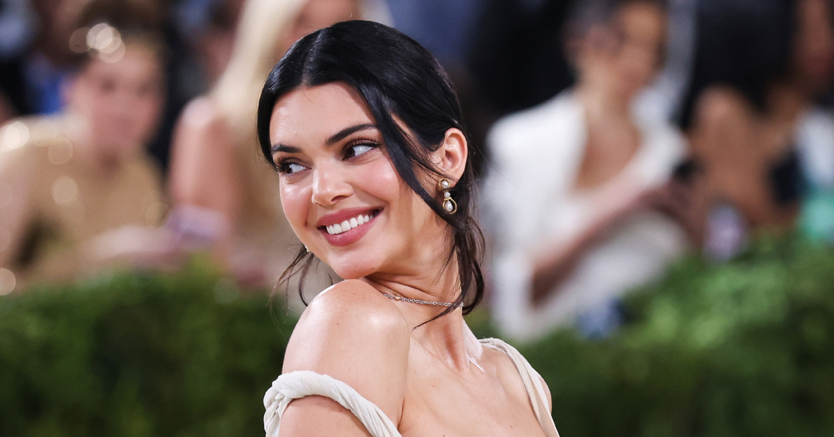 Kendall Jenner zablistala na Met Gali u izdanju dostojnom grčke božice