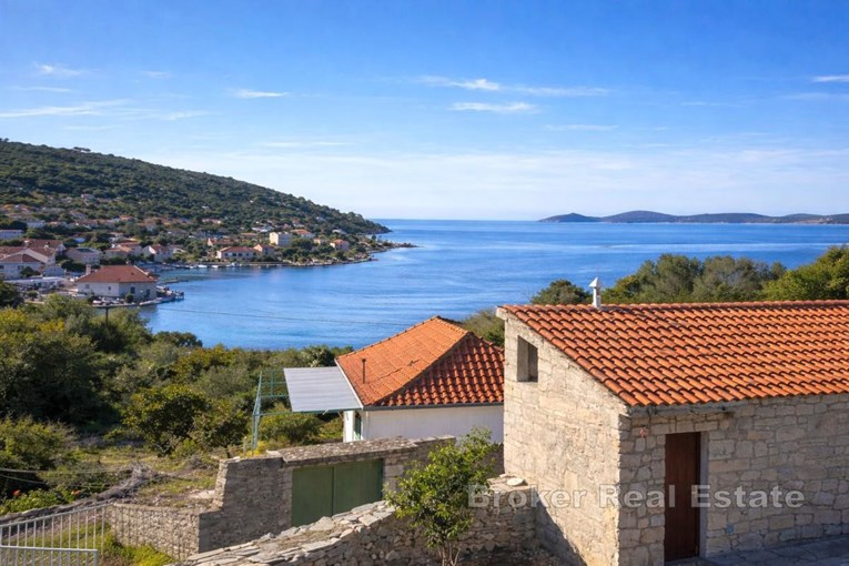 Prodaje se kuća na Drveniku Velom s otvorenim pogledom na more. Cijena? 199.000 eura