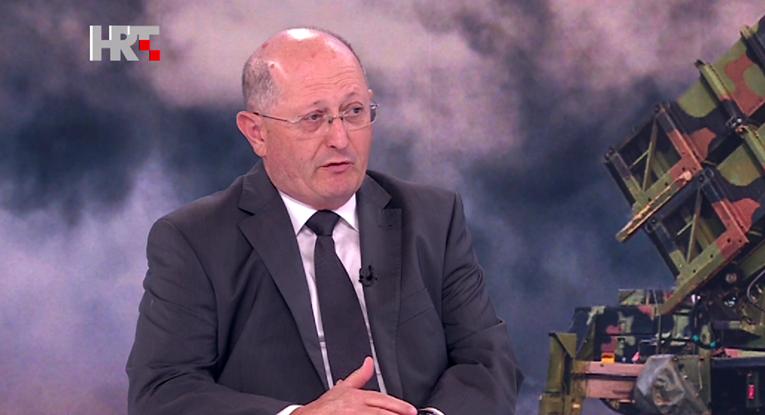 Vojni analitičar o NATO-u i dronovima: To je kao da lovačkom puškom gađate roj muha