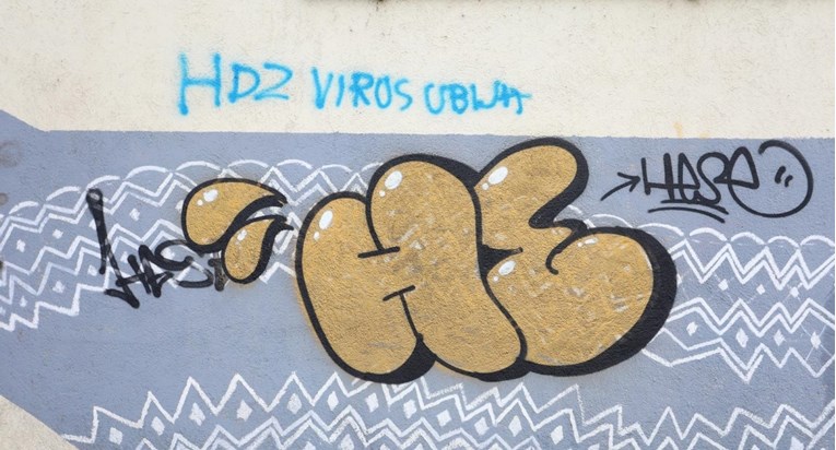 Grafit o HDZ-u privlači pažnju prolaznika u Karlovcu
