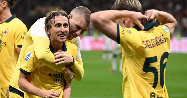 Modrić je dobio nagradu za igrača utakmice. Onda ju je predao suigraču