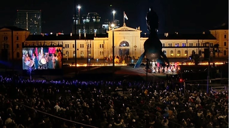 VIDEO Korona-zabava u Beogradu, na otkrivanju spomenika se okupile tisuće ljudi