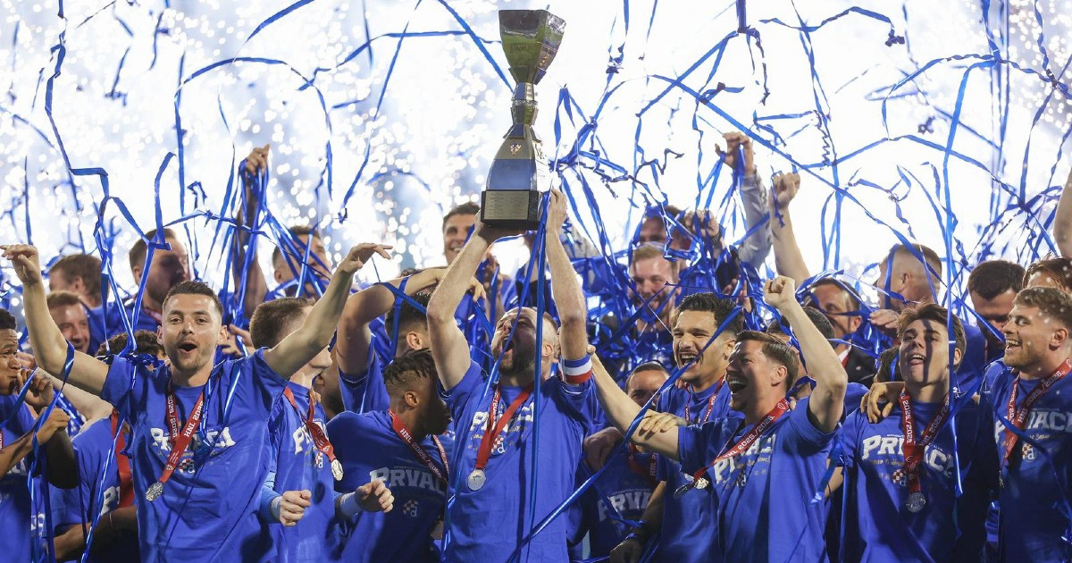UŽIVO Dinamo u spektakularnoj atmosferi slavi duplu krunu. Igrači se popeli na Sjever