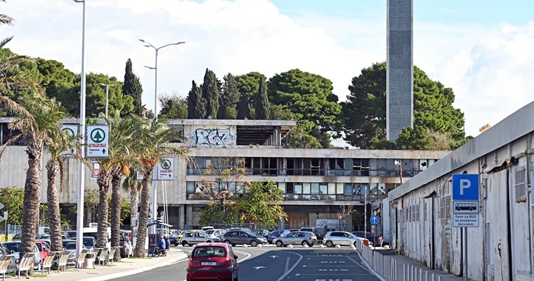 FOTO Ova zgrada je ruglo u centru Splita. Nitko godinama ne zna što s njom