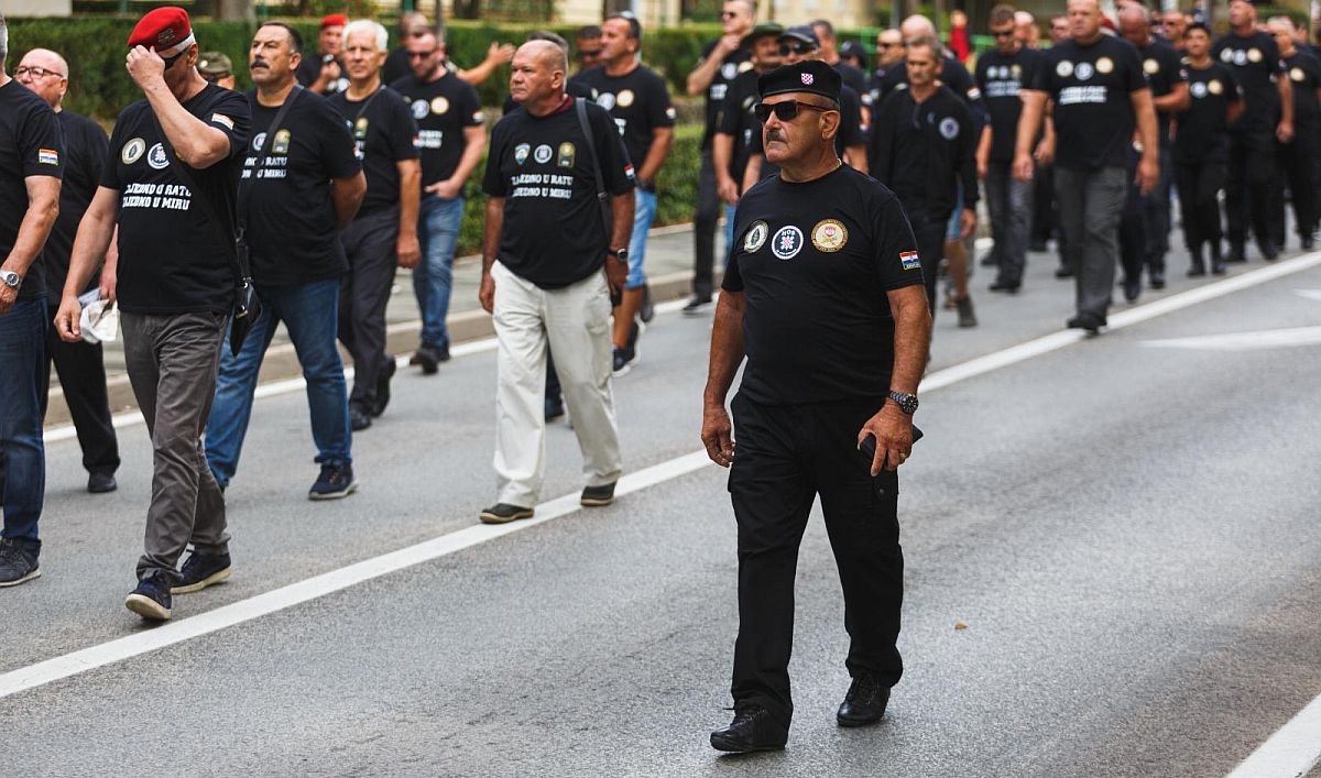 Skejo došao u Knin, njegovi HOS-ovci urlali ustaški pozdrav