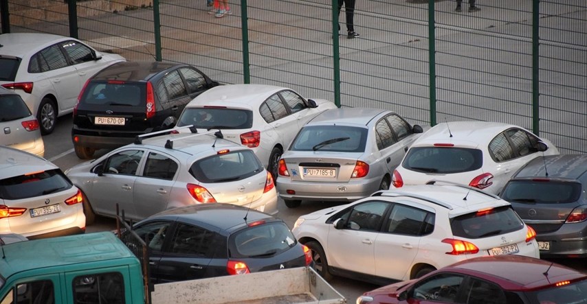 Odluka o parkiranju u Puli donesena tijesnom većinom