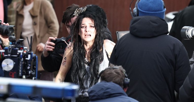 Fotke sa snimanja filma o slavnoj pjevačici zgrozile javnost: "Ovo je odvratno"