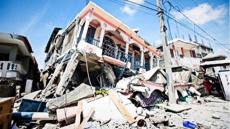Potres od 7.2 na Haitiju, najmanje 227 mrtvih. Prijeti i tropska oluja