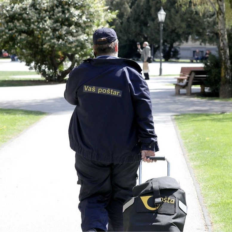 Poštar Marko radio jako pijan i skrivao pošiljku. Otpušten je, sindikat protiv otkaza