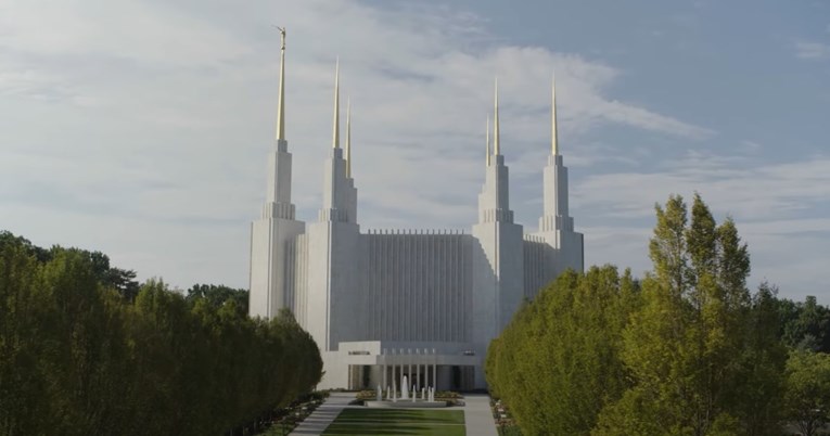 Mormonski hram sa šest zlatnih tornjeva u SAD-u nakon 50 godina otvara vrata javnosti