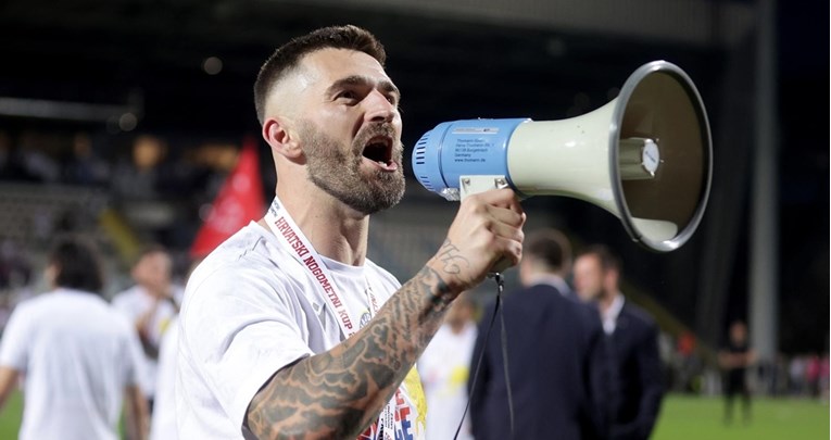 HNS se oglasio o naljepnicama po Rijeci s porukom "Umri Livaja"