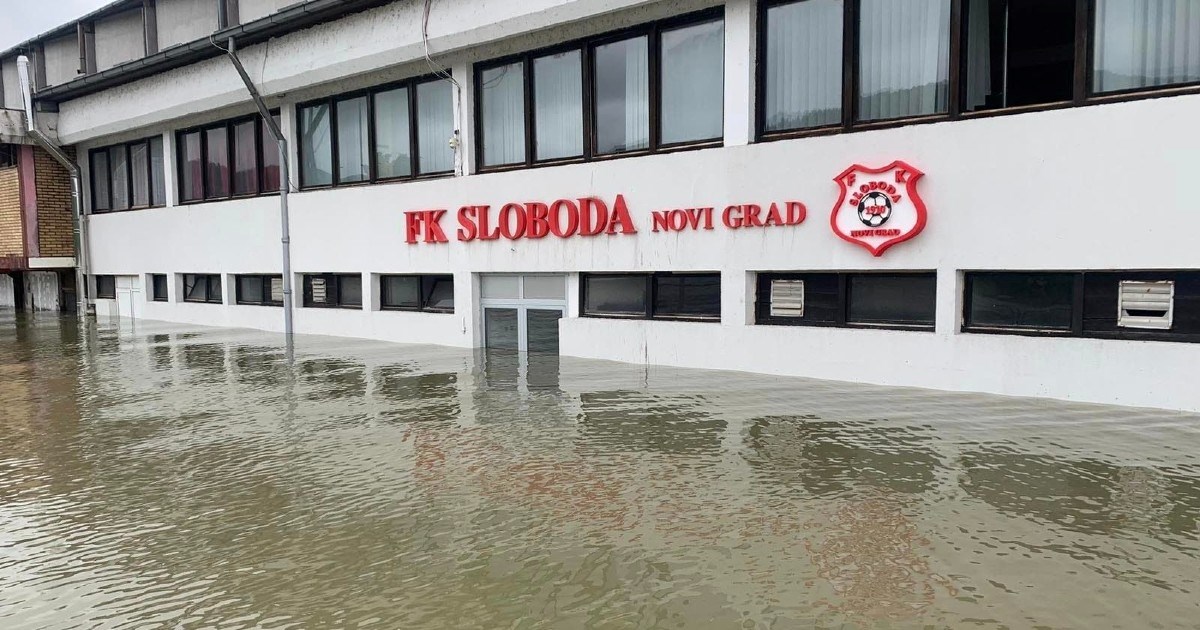 FOTO Ovo je stadion kluba iz BiH. Na njega se može samo čamcem, sve je uništeno