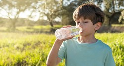 Djeca lakše dehidriraju nego odrasle osobe. Evo simptoma koje ne smijemo ignorirati