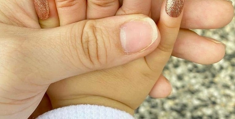 Reddit napada majku nakon što su vidjeli što je napravila s noktićima svoje bebe