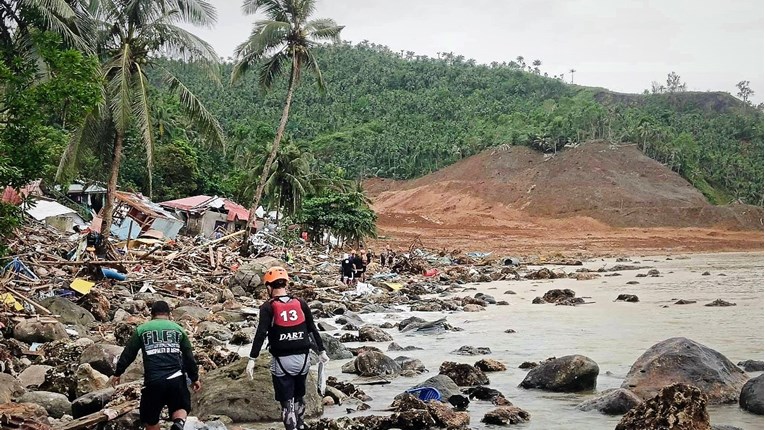 Raste broj mrtvih u tropskoj oluji na Filipinima