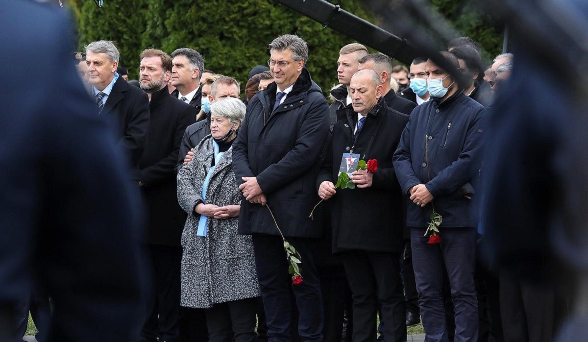 Opet živimo psihozu rata. Ljudi su ginuli da bi im hadezenjare polagali vijence