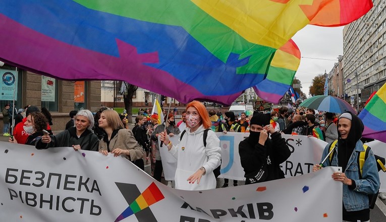 Ukrajina će zbog peticije razmotriti legalizaciju istospolnih brakova