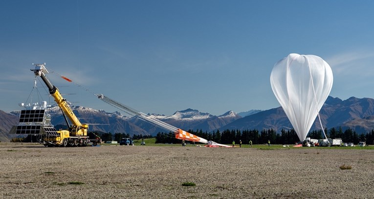NASA lansirala balon veličine nogometnog stadiona