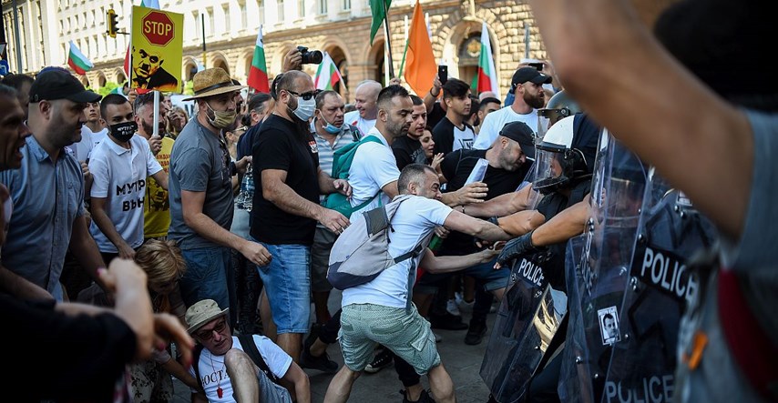 Veliki prosvjedi u Bugarskoj prerasli u nasilje, ozlijeđeno najmanje 55 ljudi