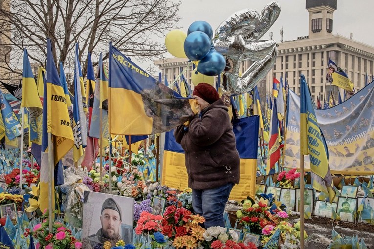 Ukrajinci uz Zelenskog: "Ako se SAD povuče, nadamo se pomoći europskih saveznika"