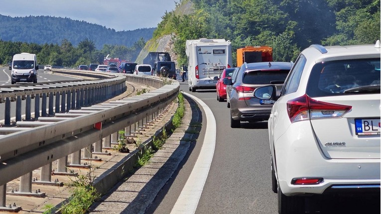 Kamion zbog kojeg su na A1 nastale ogromne kolone se zapalio zbog kvara
