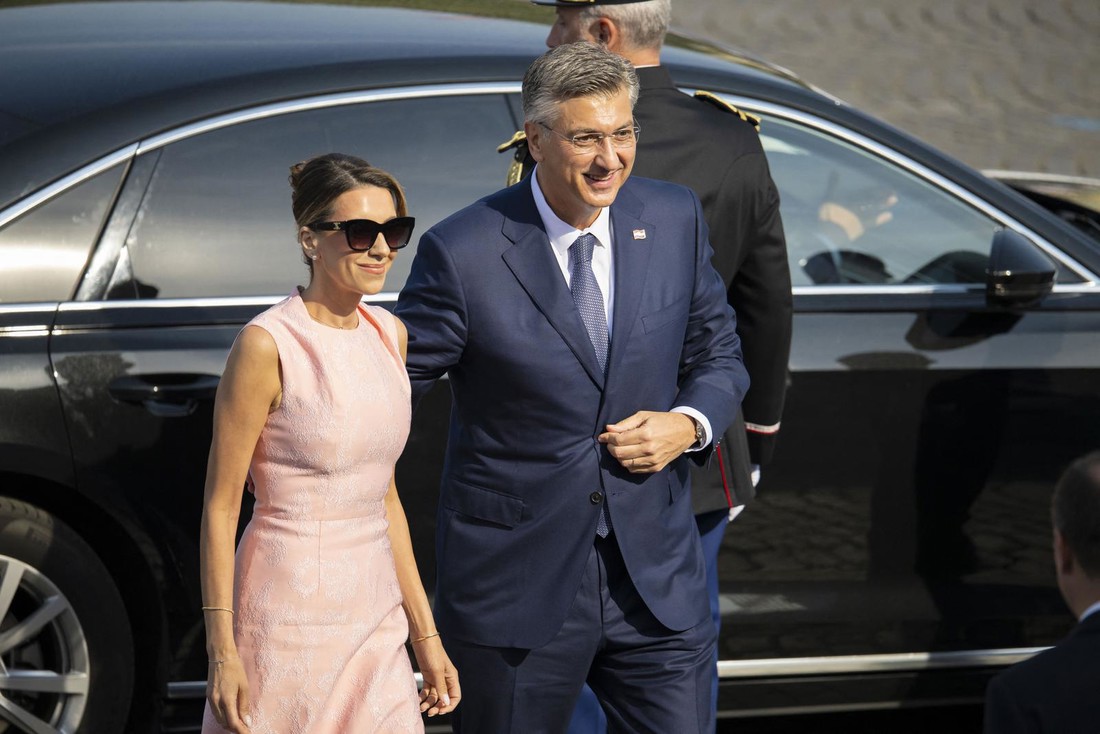 Ana Maslać Plenković u Parizu nosila elegantnu ružičastu haljinu od 2000 eura