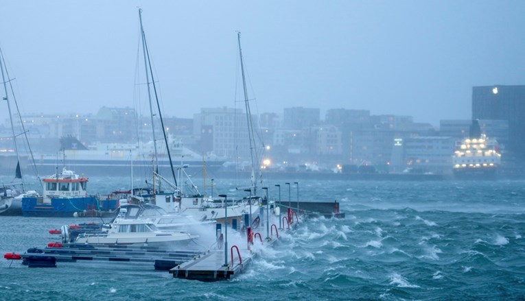 Norvešku pogodila najjača oluja u zadnjih 30 godina. Vjetar iščupao prozore hotela