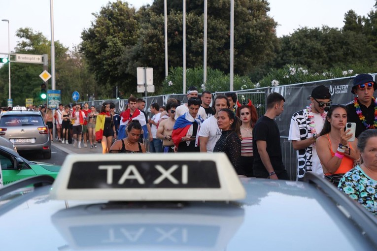 U saboru rasprava o taksijima. "Butković je neprijatelj broj 1 hrvatskog taksista"