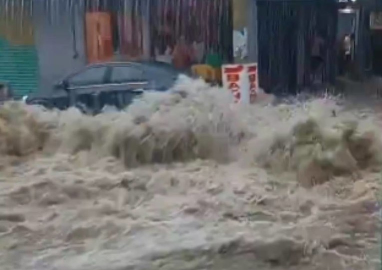 VIDEO Uragan pogodio Meksiko. "Očekujemo katastrofalne posljedice"
