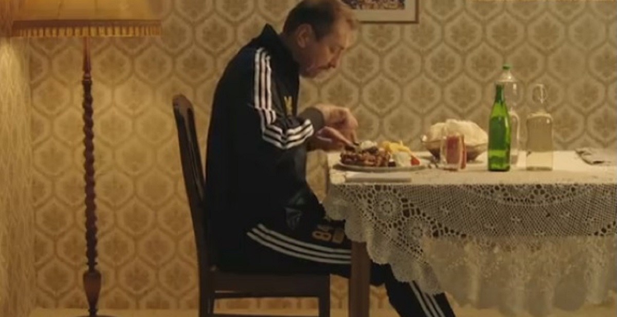 Pogledajte urnebesnu reklamu za Jugoplastika tenisice. Ćevapi, luk i pi*karanje