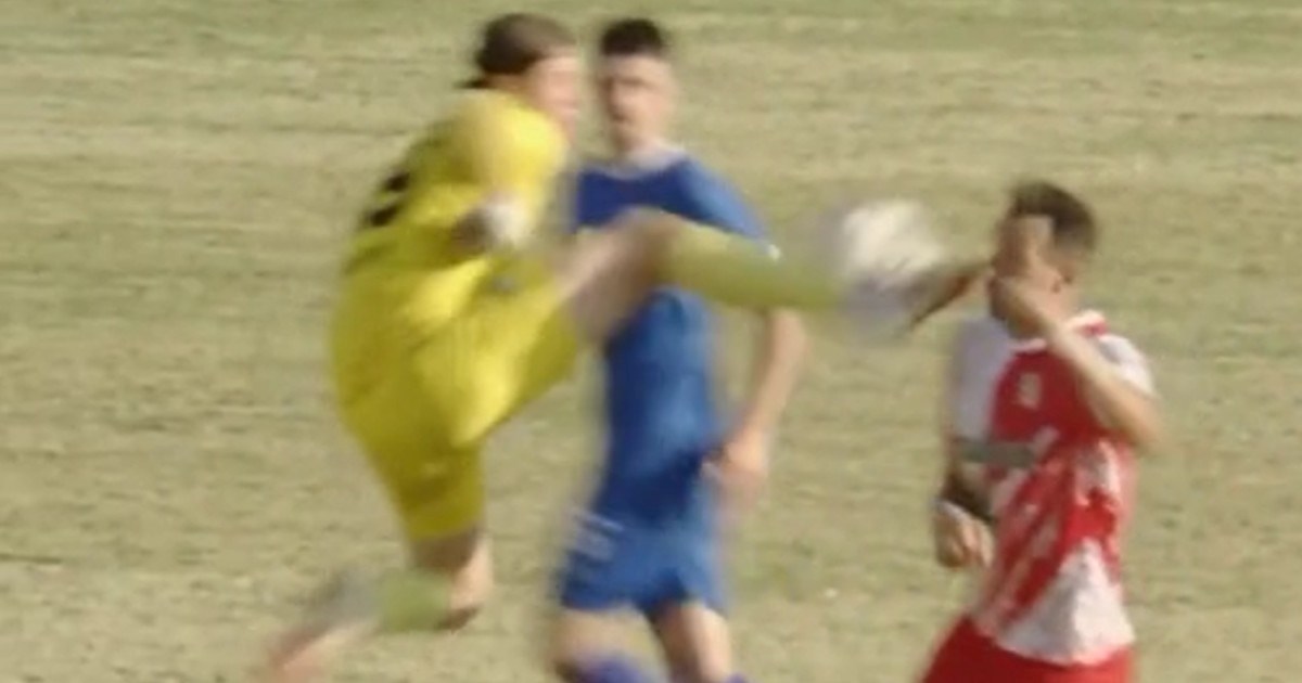 VIDEO Stravičan prekršaj golmana u Makedoniji. Udario je napadača kopačkom u glavu