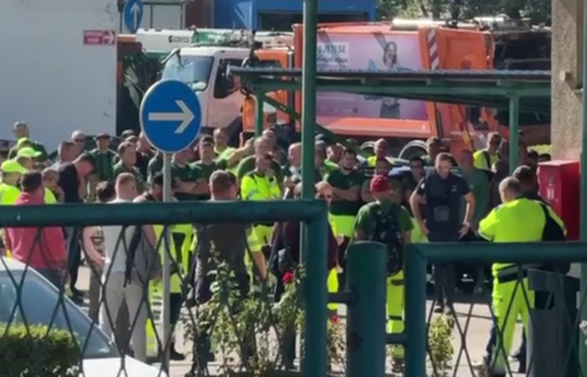 VIDEO Radnici Čistoće vijećaju nakon što im je sud naredio da moraju raditi
