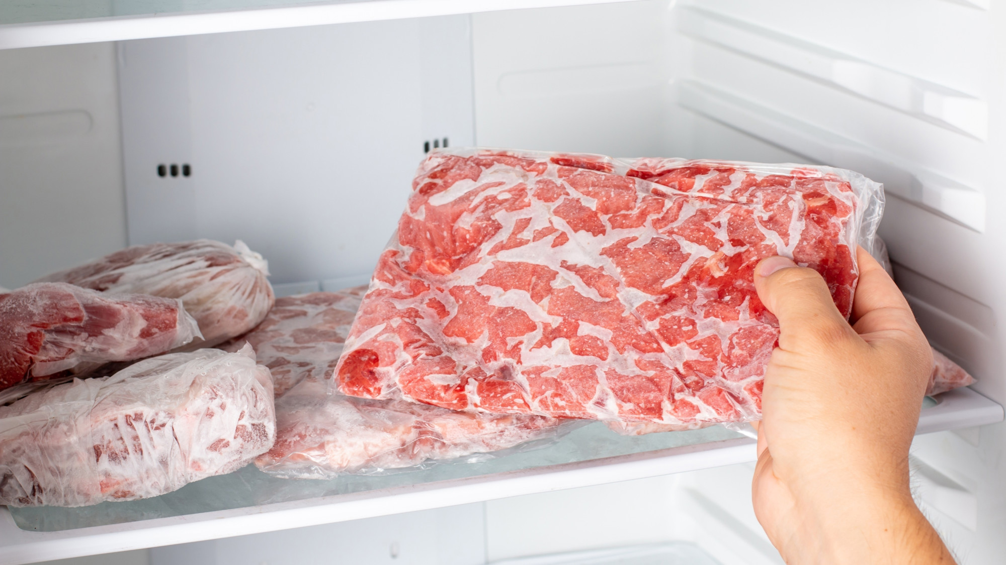 Meso se nije do kraja odmrznulo, a vi ga ipak pečete? Pripazite