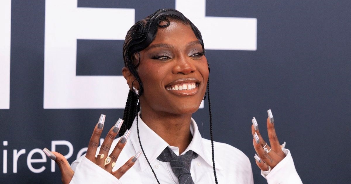 Od crvenog tepiha do modne piste: Siva šminka postaje glavni trend