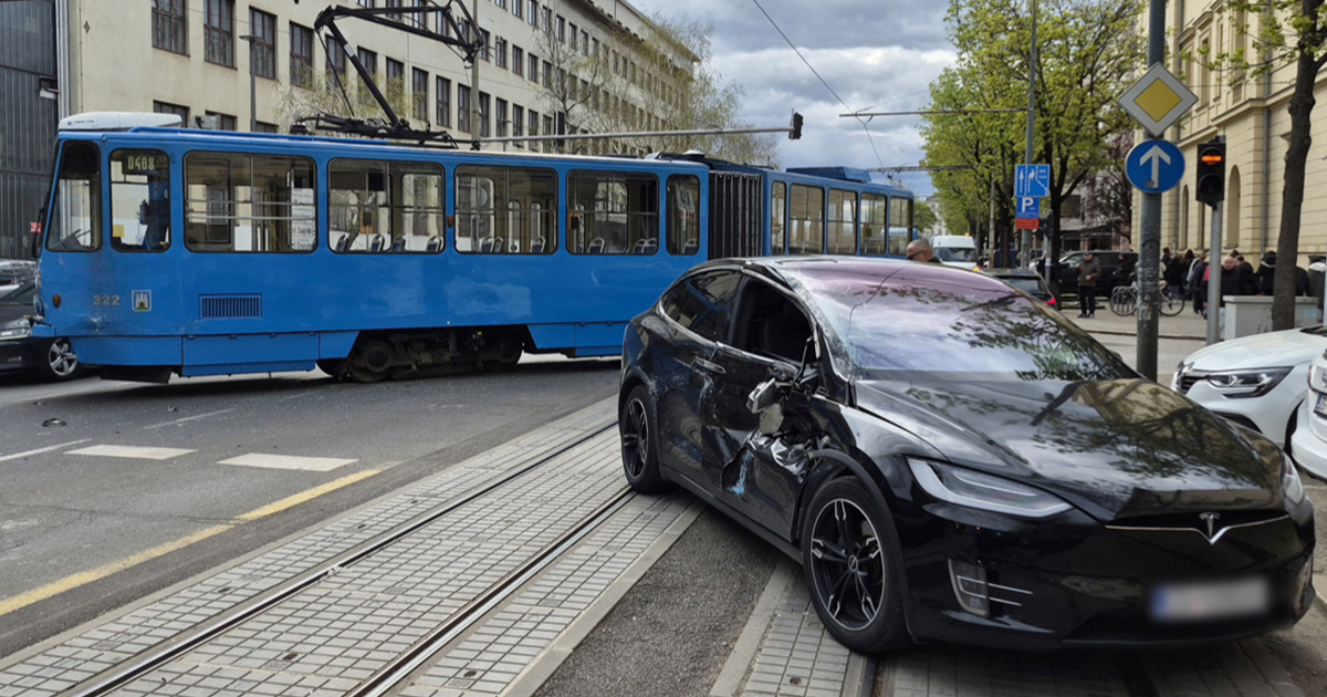 FOTO I VIDEO Sudar u centru Zagreba. Tramvaj iskočio iz tračnica