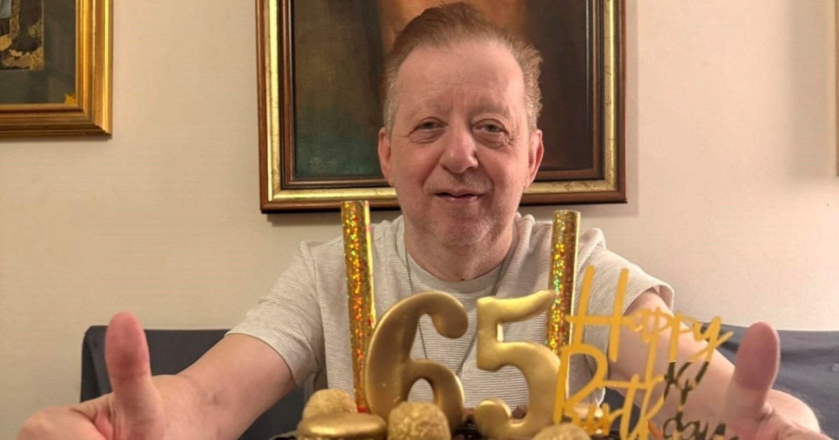 Jasenko Houra proslavio 65. rođendan, objavio fotku s djecom i suprugom