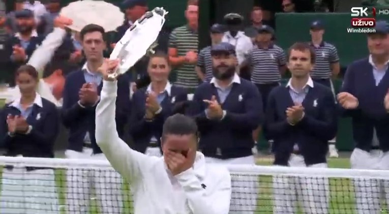 Slomila se i rasplakala nakon poraza u finalu Wimbledona: "Slijede mi teški dani"