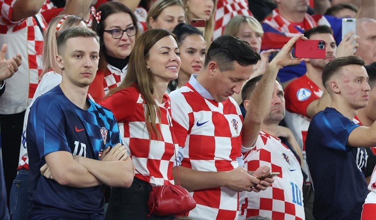 Samozatajni hrvatski par opet snimljen zajedno na utakmici Vatrenih