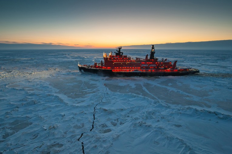 Rusija kupuje tankere za LNG koji mogu ploviti zaleđenim morima