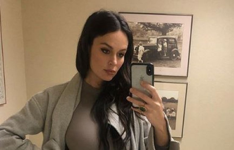 Fanove lijepe manekenke iznenadio detalj na njezinom trudničkom selfieju