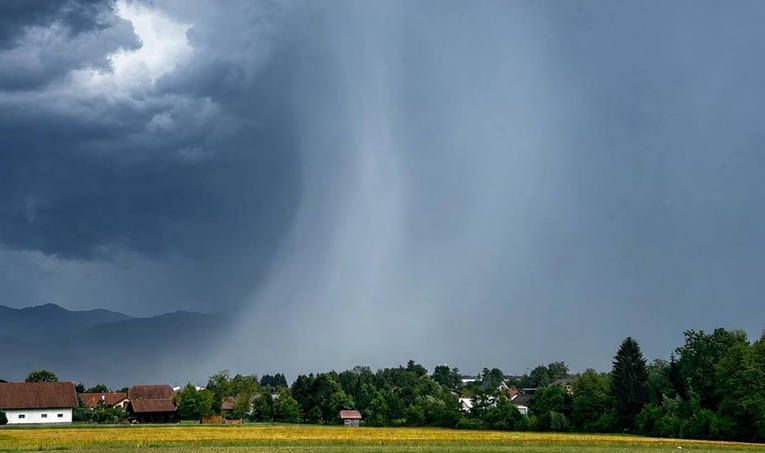 Nevrijeme pogodilo Sloveniju, stiže prema Hrvatskoj