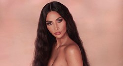 Kim Kardashian ponovno se fotkala gola, prekrila se samo cvijećem